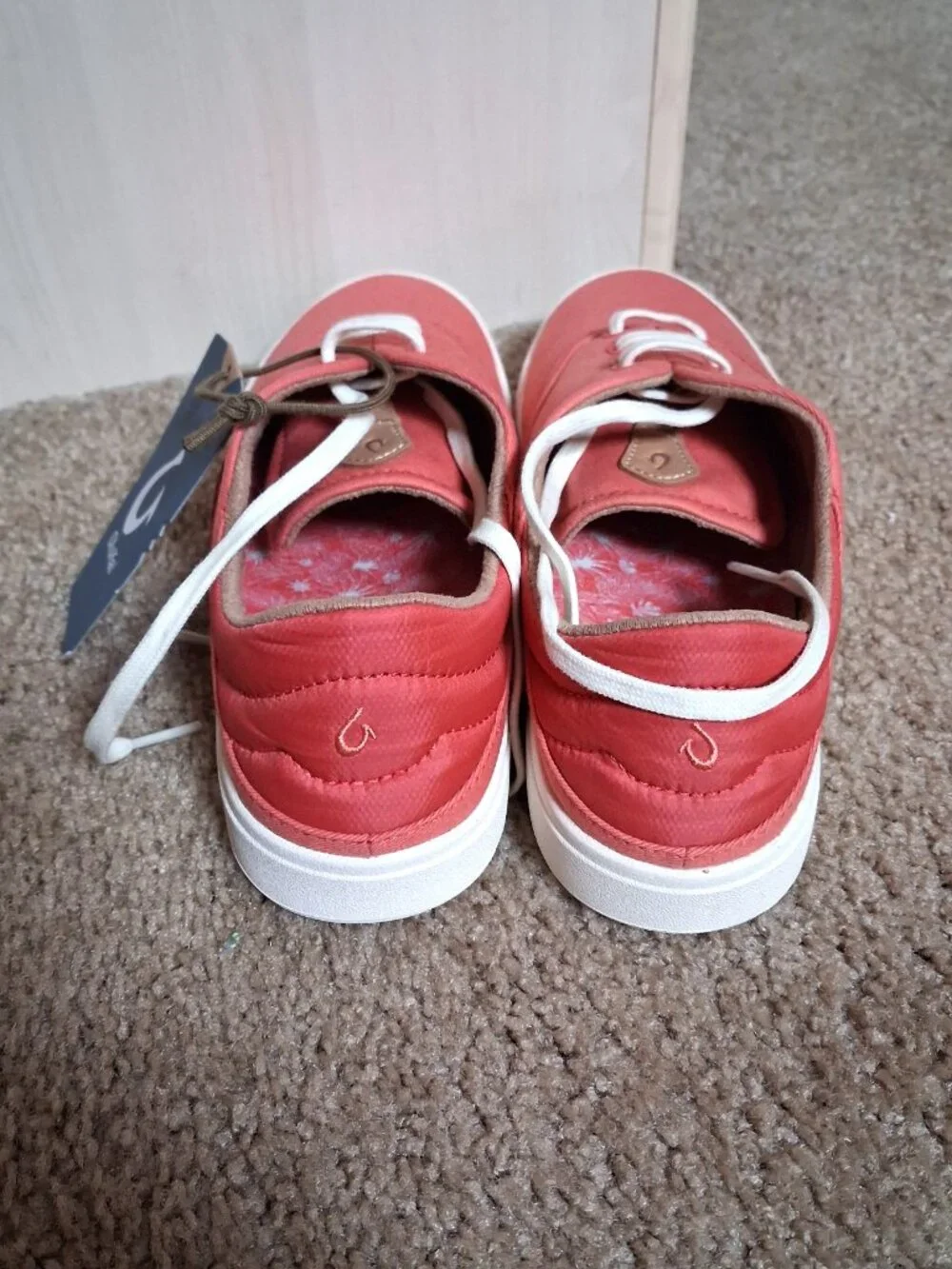NWT OLUKAI Women's Kohu Lehua Flower (Coral) Lace-Up Sneakers sz US 8
